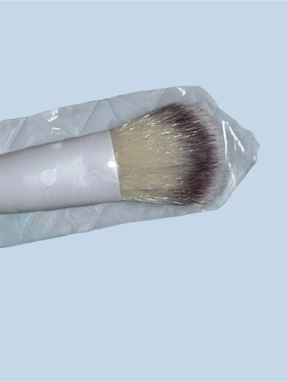 TYS BEAUTY Concealer Brush - White Handle, Ombre Bristles